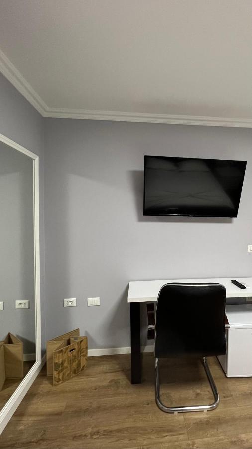 Vila 90 Boutique Hotel Тирана Экстерьер фото